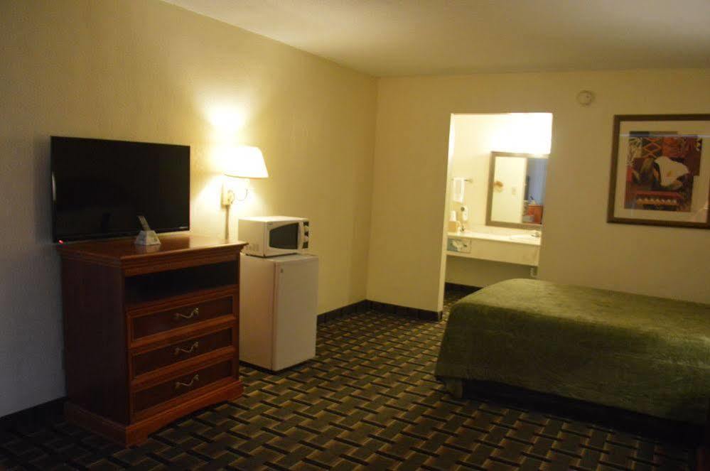 Rodeway Inn Denmark-Jackson Kültér fotó