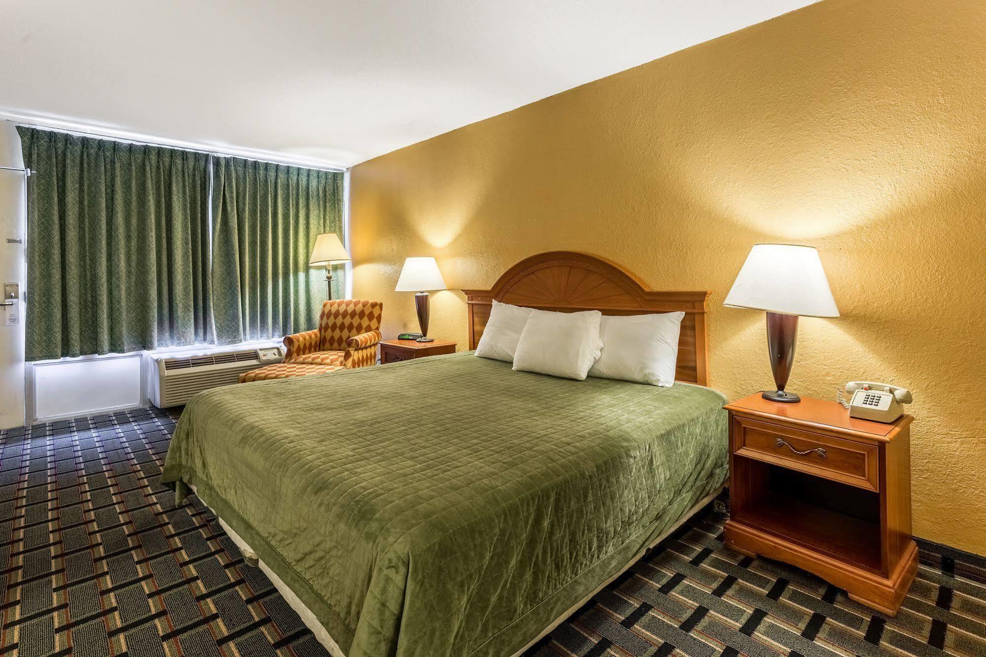 Rodeway Inn Denmark-Jackson Kültér fotó